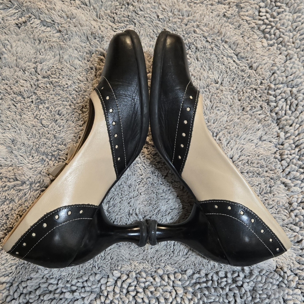 Elegant Black and Cream Women's Heels - Picture 9 of 12